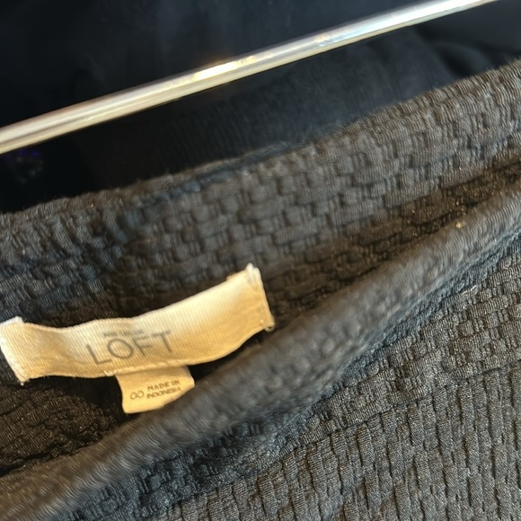 Loft Riviera black scalloped shorts size 00 - Picture 2 of 3